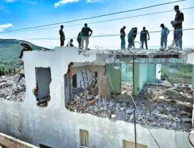 Οι Αλβανοί κατεδαφίζουν την Ελλάδα στην Βόρειο Ήπειρο! (φωτό)